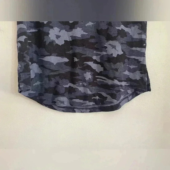 ⚡️Athleta breezy camo scoop neckline tee shirt - Picture 6 of 8